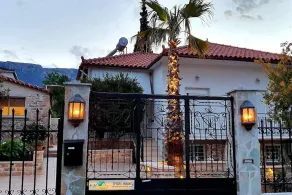 Charming 3-bed House in Tyros - Image 2