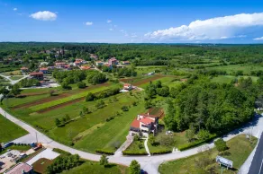 Bruno - Spacious Yard - A1 - Image 3