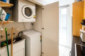 Naomi, 2Bdr South Melbourne Apartment - Image 4