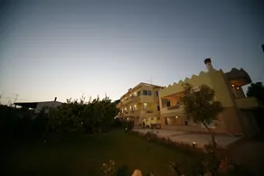 Chios Studios with Garden and BBQ, Near the Beach - Image 4