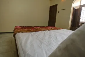 Hotel Navaratna Deluxe by OYO Rooms - Image 5