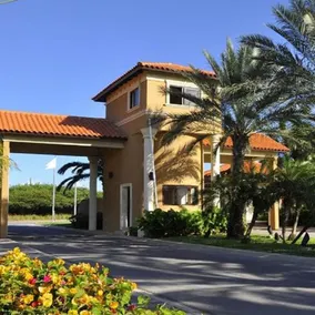 Gold Coast Luxurious And Stylish Condo - Image 2