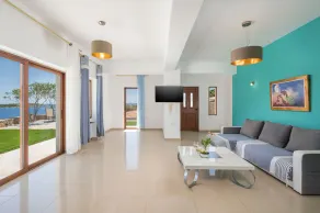 Cap Bleu Seafront Holiday Home - Image 4