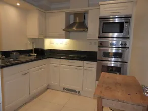 Grosvenor Apartments - Image 5