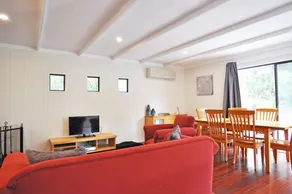 GUMNUT COTTAGE - FREE WIFI & FOXTEL - Image 2