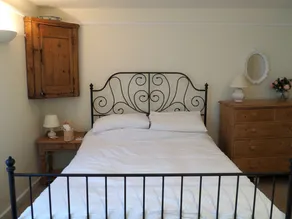 Charming Cottage in the Heart of Sherborne - Image 2