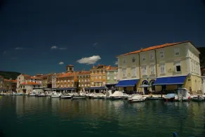 Guest House Floreus Cres - Image 3