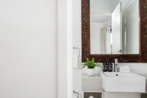 Byron Bay Hotel and Apartments - Image 2