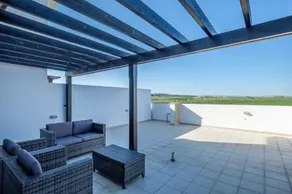 Sunnyside Apartment - Image 2