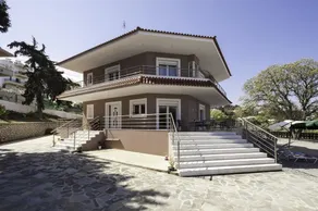 Laugh & Life House - Image 4
