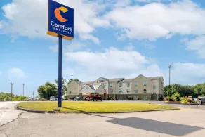 Comfort Inn & Suites - Image 3