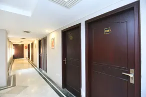 Hotel Jane Royale by OYO Rooms - Image 5