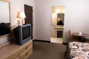 Guest Lodge - Pageland - Image 2