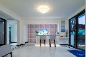 Dali T Hotel - Image 2