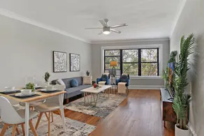Classic & Charming 2BR Apt in Lincoln - Image 2