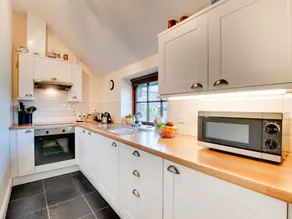 Romantic Cottage With Cosy Living Room, Nearby the Beach - Image 3
