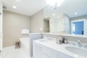 Appartement en copropriété avec barbecue et jacuzzi | Vue ville - Image 3