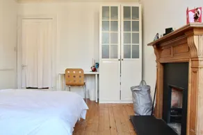 Bright 2 Bedroom Flat Next To The Meadows - Image 4