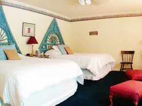 Maple Leaf Cottage Inn - Image 3