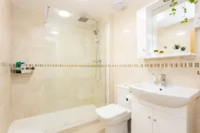 Modern 2 Bedroom Apartment in the Heart of London - Image 5