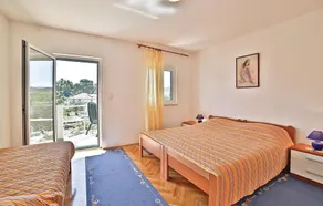 Amazing Home in Drvenik Veliki With 2 Bedrooms - Image 2