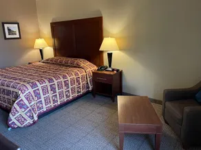 Deluxe Inn Plano - Image 4