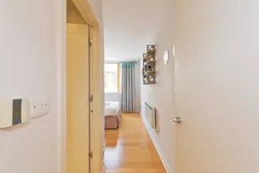 Modern, City Centre 3 Bedroom Apartment - Image 4