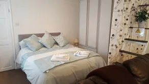 Immaculate 1-Bed Lodge Newton Abbot Torquay - Image 2