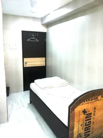 Hotel Holiday Inn - Image 2