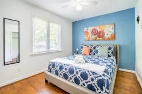 4BR Family Home - Sleeps 9 - w Private Pool Hot Tub - Image 5