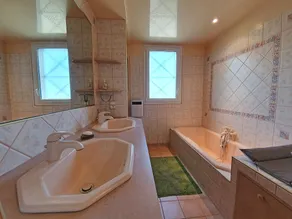 Spacious Villa in Languedoc-roussillon With Private Swimming Pool - Image 4