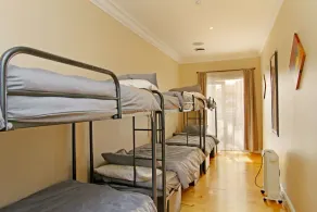 Forty 8 Backpackers Hotel - Image 2