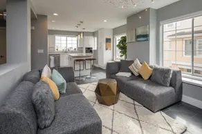 Posh Waterfront - 3 Br Condo - Image 2