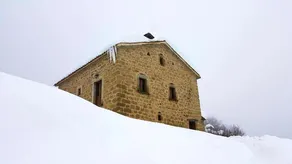 Chalet With 2 Bedrooms in Meschia, With Wonderful sea View and Furnished Garden - 45 km From the Slopes - Image 2