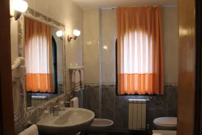 Hotel Reyes Astures - Image 2