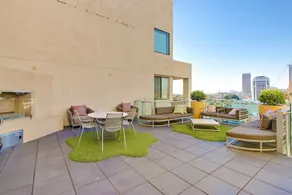Global Luxury Suites at Wilshire - Image 4