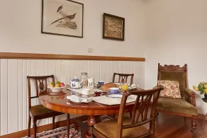 Box Cottage Apartment - Image 4