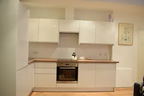 Arty Apartment in Camberwell - Image 5
