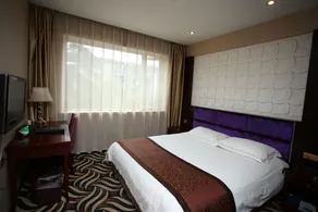 One Street Three Chengdu Hotel - Image 3
