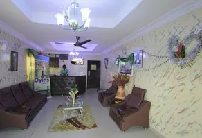 Oyins Holiday Inn - Image 3