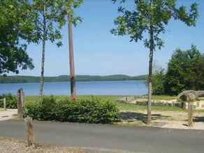 Nice Apartment With a Dishwasher Near a Recreational Lake - Image 4