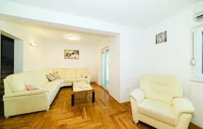 Amazing Home in Trilj with Hot Tub, WiFi & 4 Bedrooms - Image 4