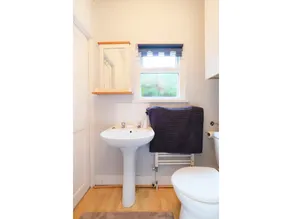 Modern 2 BR Flat in Bedford Park - Image 2