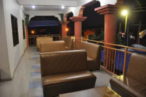 Oscar Pak Royal Hotel - Image 4
