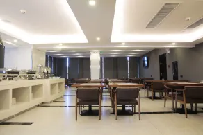 Pullanoman Holiday Inn - Image 5