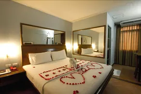 Club One Seven Bed and Breakfast - Image 3