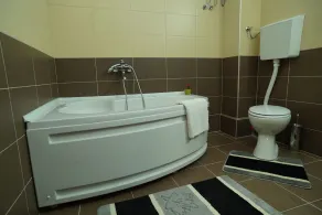 Hostel Log Inn - Image 5