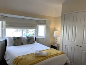 Very spacious 6 bed house with 2 en-suites, garden and free parking, ideal for a large group, sleeps - Image 5