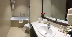 Mon Regency Hotel - Image 2