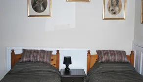 Hillview Guest House Northampton - Image 2